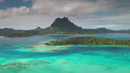 Aerial view of mount Otemanu and the surrounding islands in Bora Bora. French Polynesia. Showcasing lush tropical vegetation. Crystal-clear turquoise lagoon water. And a vibrant coral reef ecosystemの写真素材