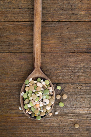 Red lentils, mung beans, split pease, spelt, pearl barley, black eyed beans.