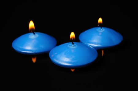 Candles in waterの写真素材