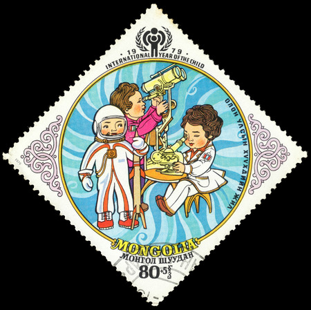 MONGOLIA - CIRCA 1979: a post stamp printed in MONGOLIA shows playing children, the series "International Year of the Child", circa 1979のeditorial素材