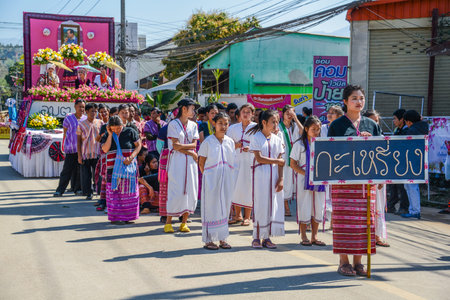 CHIANGMAI, THAILAND - JANUARY 25, 2015: Hill Tribe people with  traditional costume holding board of Karen nationality name in parade of 22nd Traditional Skirt Fabric and The Indigenous Product and Culture Festival in Mae Chaem, Chiangmai, Thailandのeditorial素材