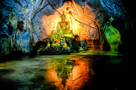 Group pf Buddha image in the cape in Saraburi of Thailandのeditorial素材