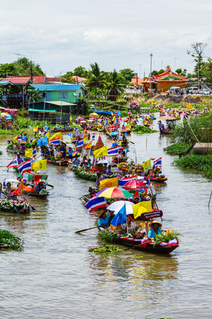 Ayuthaya, Thailand - July 11, 2014: Buddhists do candle festival parade by boat at Ladchado canal in Ayuthaya, Thailandのeditorial素材