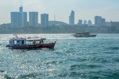 Pattaya, Thailand - November 18, 2017: Tourist transportation ship running on sea in Pattaya bay of Thailandのeditorial素材