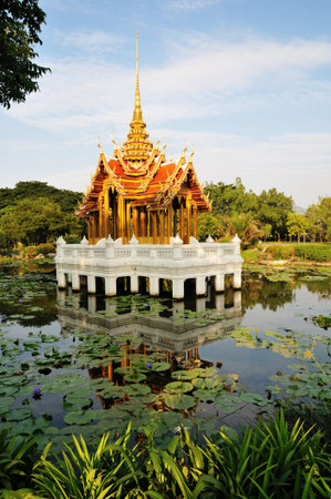 The art of Thai-style templeの写真素材