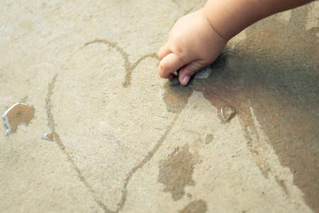 baby hand drawing heart by ice cubeの写真素材