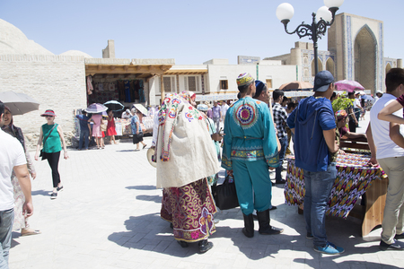 BUKHARA, UZBEKISTAN - MAY 25, 2018: Silk and Spices Festival 2018. Bukharian musicians in local dress dance, in Bukhara, Uzbekistanのeditorial素材