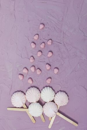 Marshmallows on pink background. Colorful marshmallow sweets with copy space. View from above or top viewの写真素材