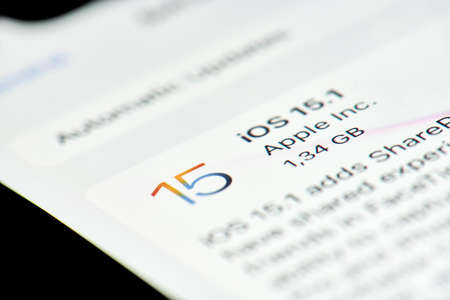 California, United States - 25 November 2021: Updating iPhone to the latest version 15.1.1 of iOS. Latest Version of iOS for iPhoneのeditorial素材