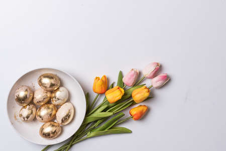 Happy easter time. Bright Easter holiday concept with spring flowers and easter eggs. Colorful Easter eggs backgroundの写真素材