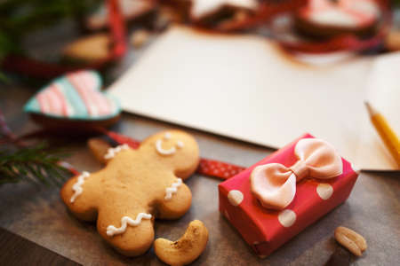Tiny gift box with gingerbread cookies and note. Blank greeting card with sweet snacks, romantic present for valentines, free space. Love, handmade surprise, pastry conceptの写真素材