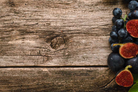 Wood Grape Figs Purple Autumn Fruit Harvest Fall Background Conceptの写真素材