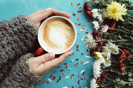warm and comfy concept. Hot cocoa coffee cappuccino on a cold autumn day. Knit wool conceptの写真素材