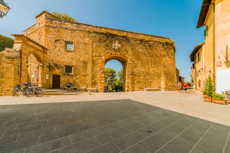 cobbled street of undiscovered medieval village in Italy under the sun of Tuscanyのeditorial素材