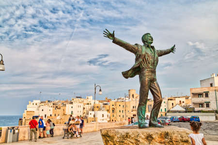 POLIGNANO (BA), ITALY - AUGUST 31, 2016: The tourists gather under the statue of Domenico Modugno to sing Volare and his other songsのeditorial素材