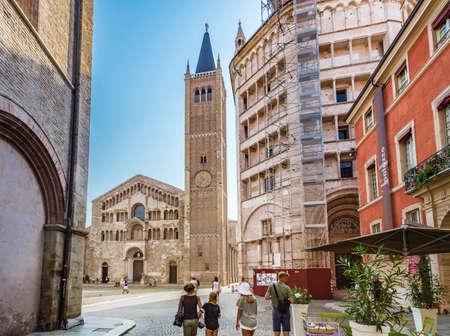 PARMA, ITALY â AUGUST 23, 2018: Tourists are walking and enjoying the charming historic lanes of Parma, elegant town in the Emilia-Romagna region of Northern Italyのeditorial素材