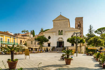 RAVELLO (SA), ITALY - AUGUST 29, 2018: tourists visiting Ravello, romantic village on Amalfi coastのeditorial素材