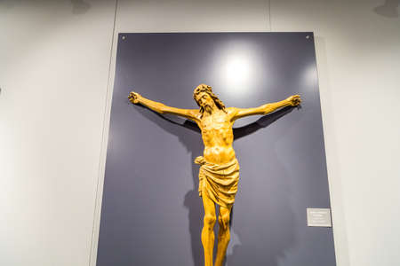 MODENA, ITALY â FEBRUARY 15, 2019: Priceless  artworks offered for sale by antique dealers during Modenantiquaria the most visited high quality antiques fair in Italyのeditorial素材