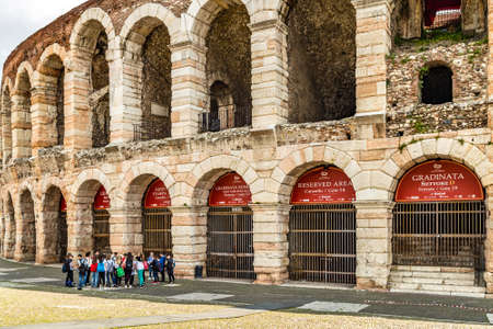 VERONA (VR), ITALY - MAY 10, 2019: tourists having fun and walking in Piazza Bra, square of the Arena in historical center of Verona, city of loversのeditorial素材