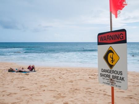 Oahu Hawaii - Warning no swimming sign, Sandy beachの写真素材