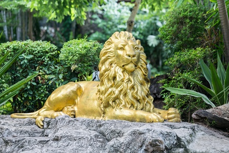 Yellow lion statue in gardenの写真素材