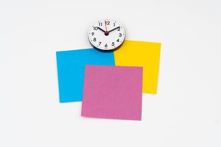 Blank colorful sticky note with clock time at ten minute past tenの写真素材