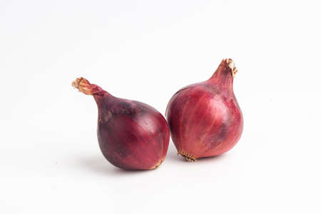 red onion isolated on white backgroundの写真素材