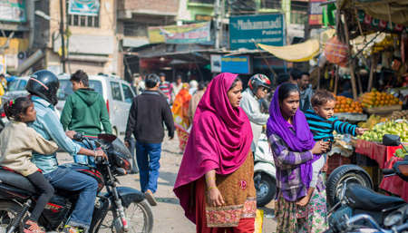 Jaipur, India. 09-05-2018. Indian woman walking on the streets of Jaipur in the Rajasthan while buying fruits and vegetables in the local market.のeditorial素材