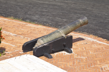 Ancient cannon placed in front of the National Museum in Laung Prabangのeditorial素材