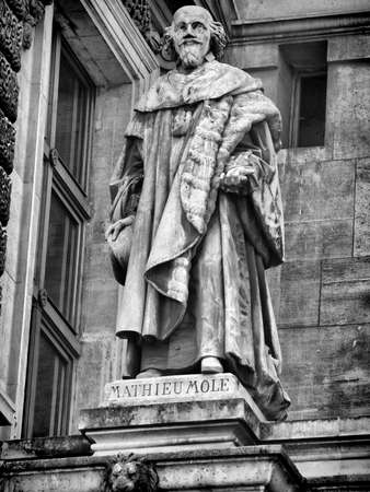 Statue in Paris  in Monochromeの写真素材