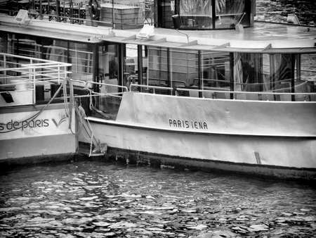 French River Boat in Paris  in Monochromeのeditorial素材