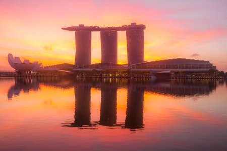 Singapore. Marina Bay, Sand SkyPark and ArtScience Museum. Pink dawnのeditorial素材