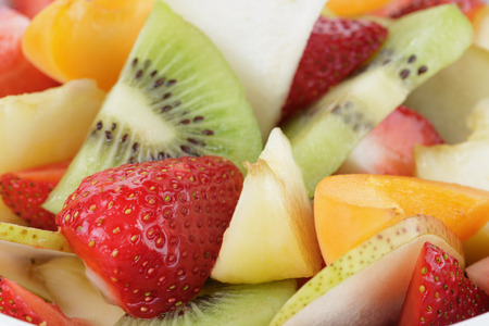 fresh mix fruit salad with strawberry, kiwi and peach, close upの写真素材