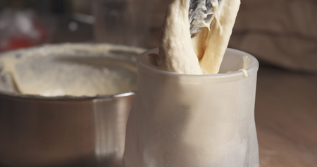 shot of adding dough into pastry bag, 4k photoの写真素材
