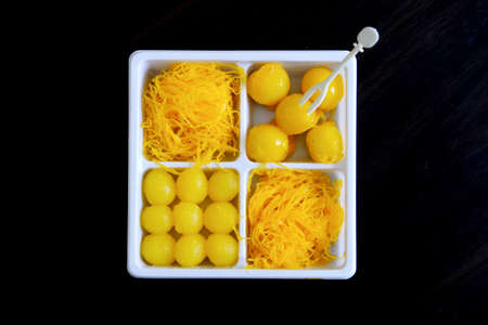 Thai dessert fios de ovos in box