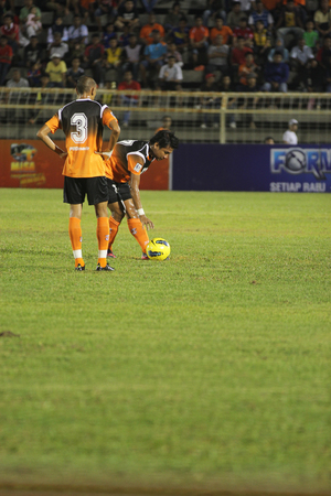 JOHOR BAHRU - JANUARY 14 ; Johor FC players preparing to take a freekick during a Malaysian Super League match between Johor FC and Negeri Sembilan at JCorp Stadium in Pasir Gudang on January 14th 2012  のeditorial素材