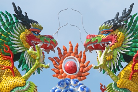 Chinese style dragon statue wiht blue skyの写真素材