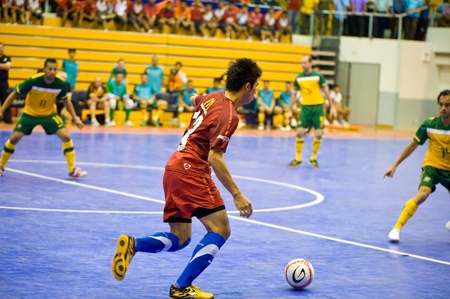 SUPHANBURI - MAY 18 : Thailand vs Australia, Friendly Match, Thai players offense on MAY 18, 2012 in Suphanburi, Thailand.のeditorial素材