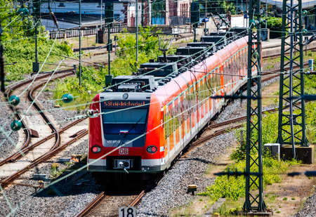 S-Bahn train in morning rush hour at Bad Homburg station near Frankfurt am Mainのeditorial素材