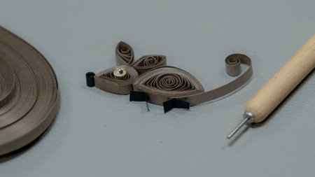 The process of making a Rat from paper, close-up. Quilling Paper Craftsの写真素材