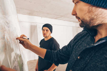 Stealers are drawing a plan for crime on the map