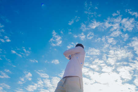 Bodybuilder performing his stretching routine in the morning on an empty road.の写真素材
