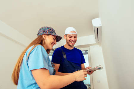 Married couple move to an new apartment and prepare for workの写真素材