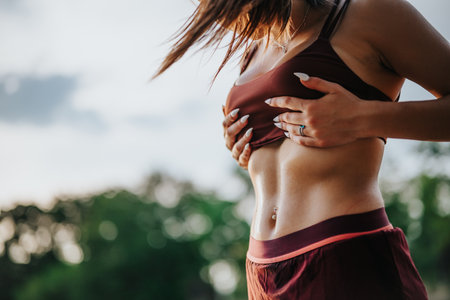 Fitness Motivation: Gorgeous Athlete Enjoying Green Outdoor Workoutの写真素材