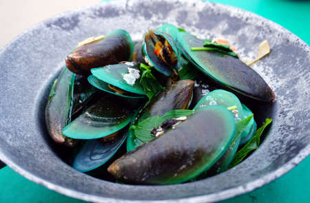 Steamed Mussels in potの写真素材