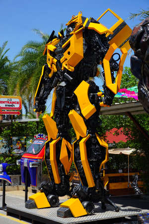 Hua-Hin beach,Thailand - 18 july 2016 : Recycled metal steel Robots theme park at Hua Hin Tique animal show : Bumblebee transfromerのeditorial素材