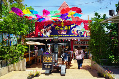 Hua-Hin beach,Thailand - 18 july 2016 : Entrance sell ticket at Hua Hin Tique animal showのeditorial素材