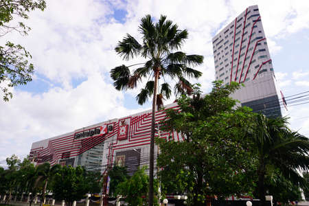 Bangkok Thailand - November 02, 2016 : CentralPlaza Chaengwattana depertment store where is a biggest shopping mall located on Chaeng Watthana Roadのeditorial素材