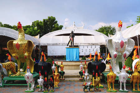 Samutsakhon ,Thailand - December 8, 2016 : Phan Thai Norasing Shrine is regarded as the symbol of honesty by the local people. Many visitors come here to worship and give offerings (chicken ,gamecock) for a better lifeのeditorial素材