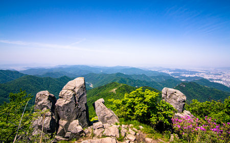 <p>Landscape view of the mountain with blue sky in autumn season at Gwangju, South Korea.</p>の写真素材